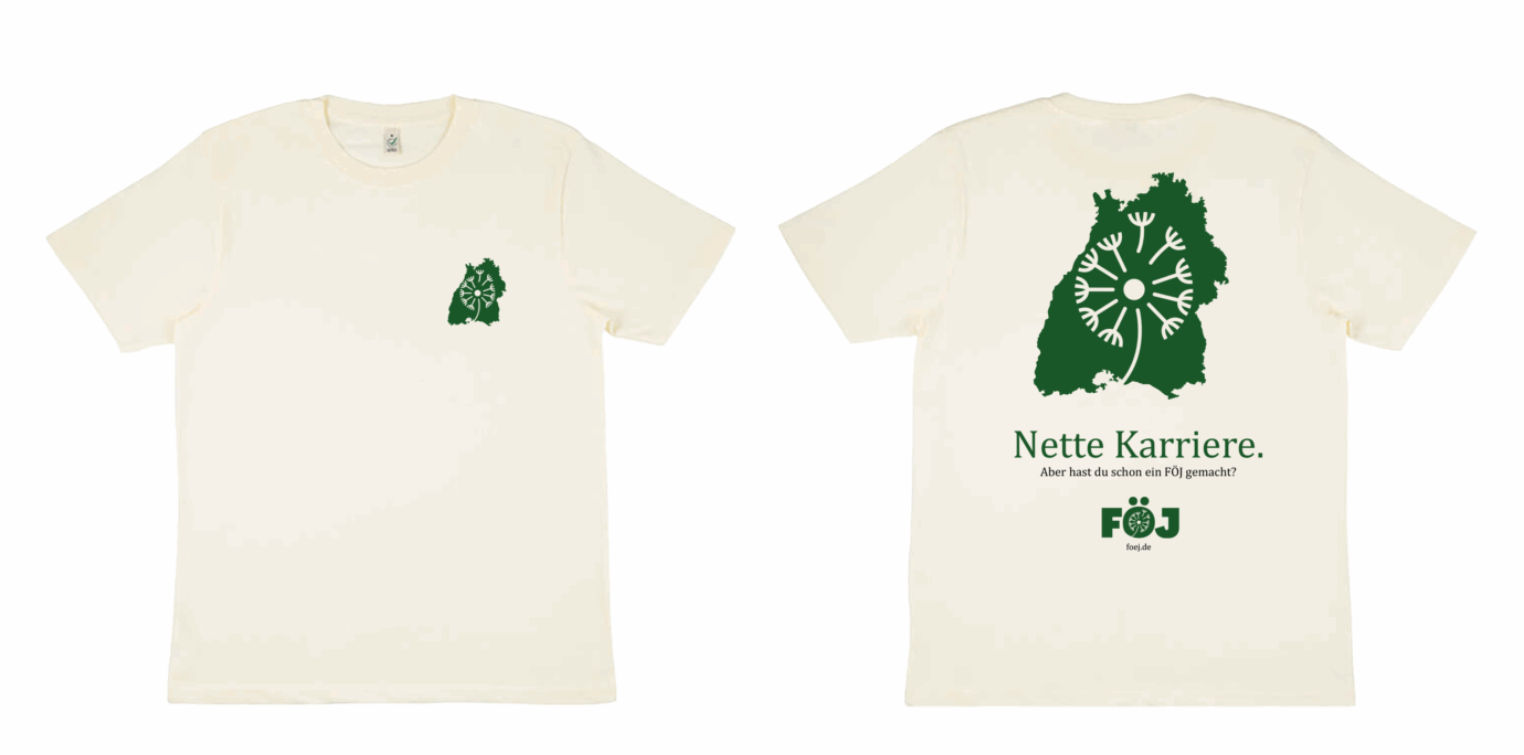 Weißes T-Shirt mit grünem Design und Text.