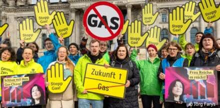 Protest gegen Gas vor dem Bundestag